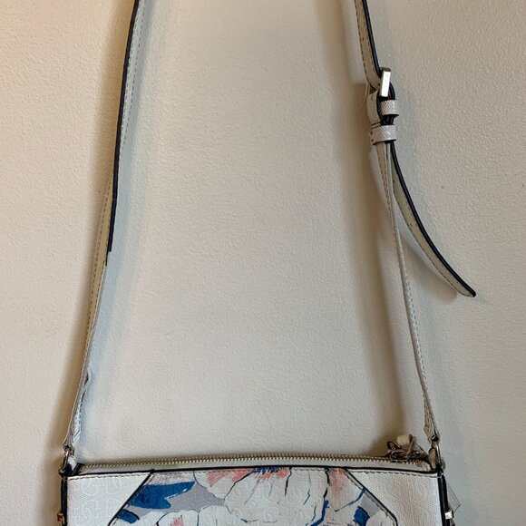 Guess Floral Crossbody - Picture 5 of 14